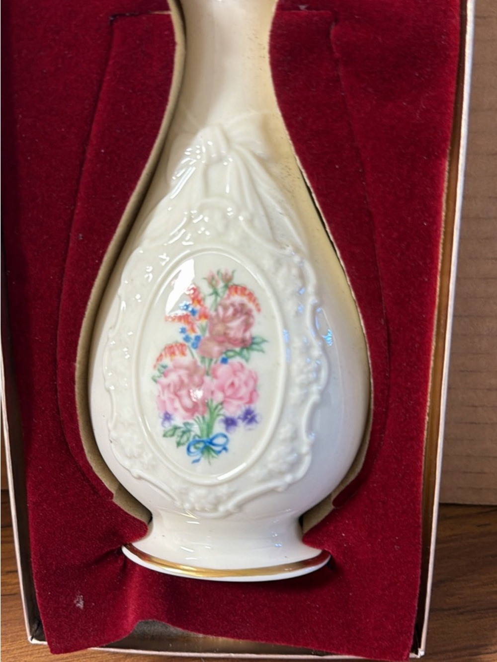 Lenox Ivory Porcelain Vase with Pink Rose Bouquet and Gold Trim